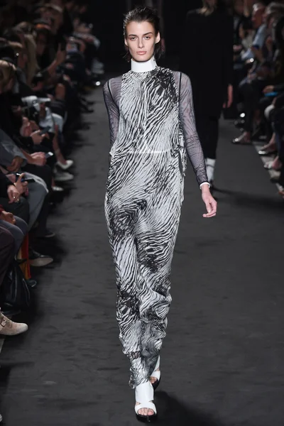Look 10